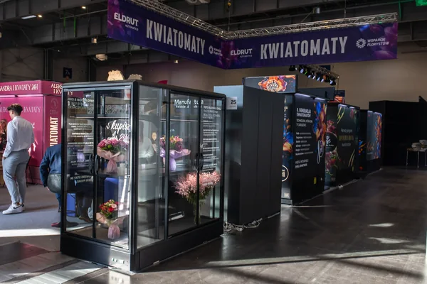 Distributeurs de fleurs au stand ELDRUT