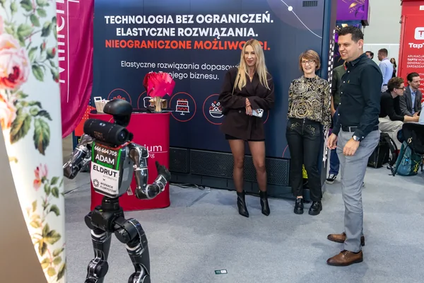 Démonstration d’un robot au stand